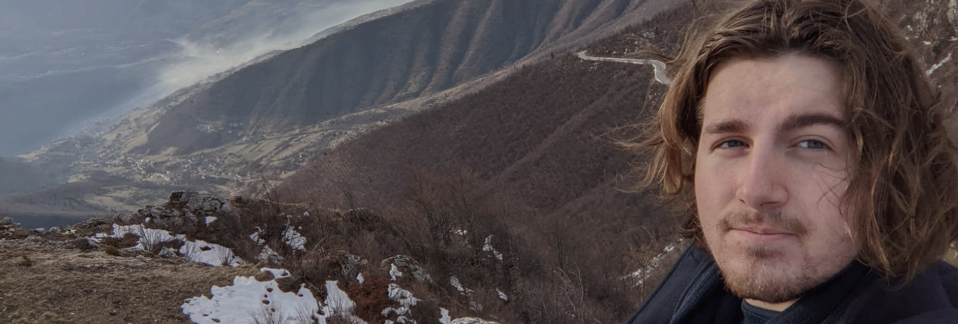 Foto van mij (Adnan Hadzic) op een sneeuwachtige berg.